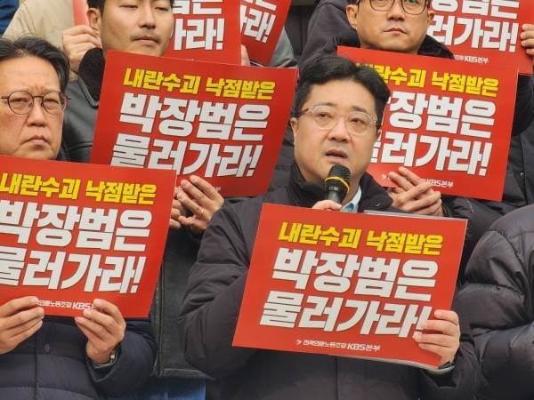 ▲박상현 전국언론노동조합 KBS본부장이 10일 쟁의행위 돌입을 선포하는 기자회견에서 발언하고 있다. 사진=노지민 기자