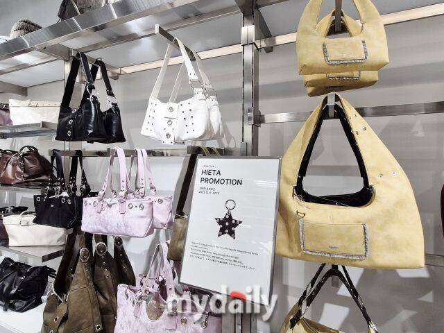 무신사 포 우먼에 진열된 신진 가방 브랜드 히에타 제품. /방금숙 기자
