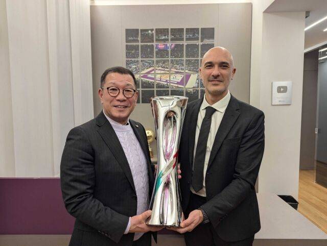 일본 SV.리그 마사키 오카와 회장과 이탈리아 여자배구 연맹 엔조 바르바로 CEO./이탈리아 여자배구 연맹