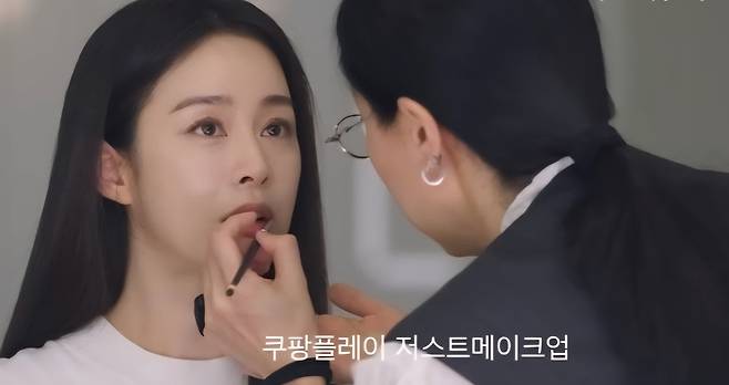 쿠팡플레이 예능 ‘저스트 메이크업’ 한 장면. [쿠팡플레이 캡처]