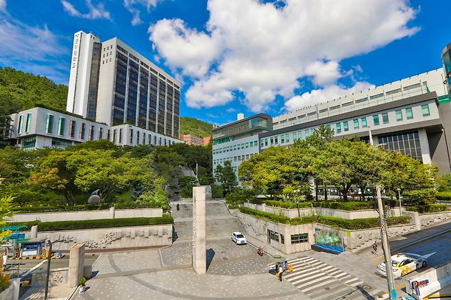 기후부 주관 생물소재·미세먼지관리 분야 특성화대학원으로 선정된 동아대 하단캠퍼스. 동아대 제공