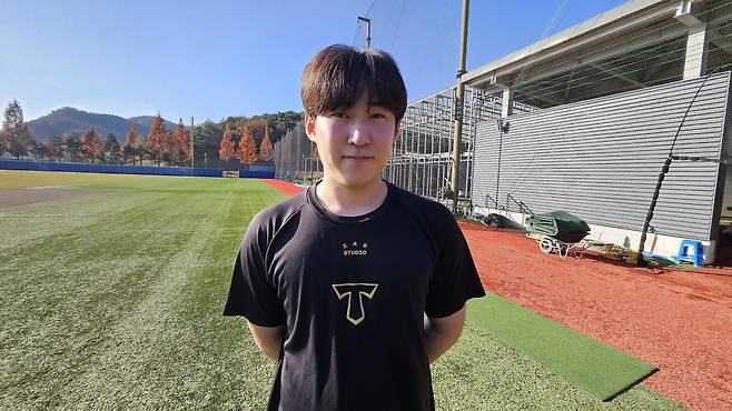 KIA 윤영철이 지난달 말 함평 챌린저스필드에서 재활 훈련 중 각오를 밝히고 있다.