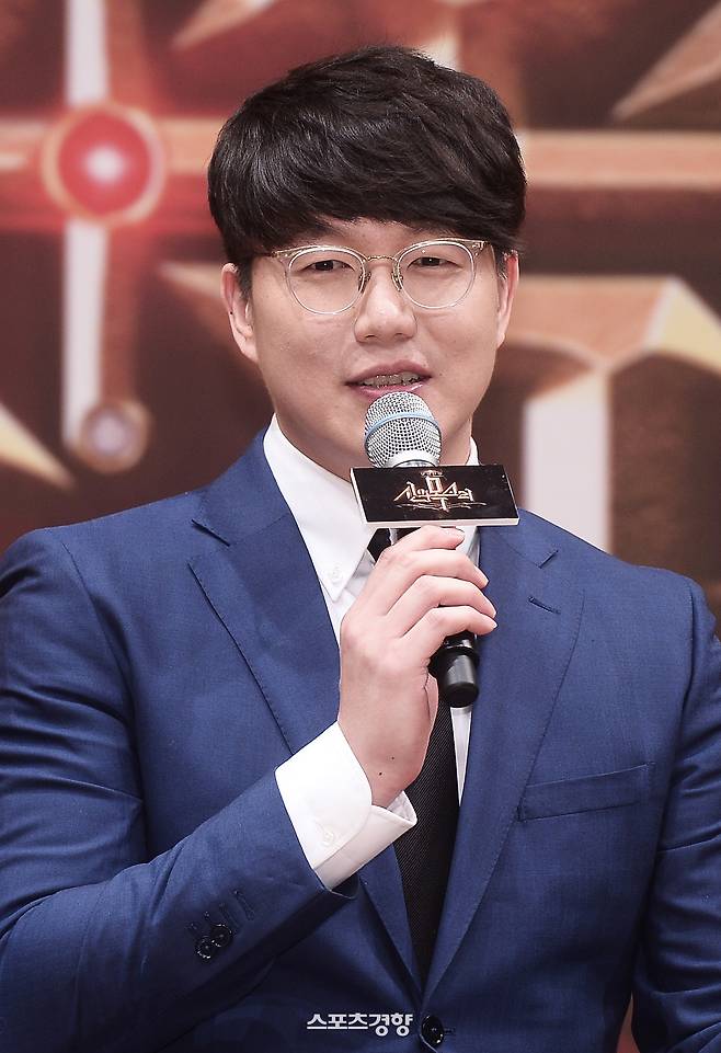 무등록 대중문화예술기획업 운영 혐의로 고발당한 가수 성시경. 사진 이선명 기자 57km@kyunghyang.com