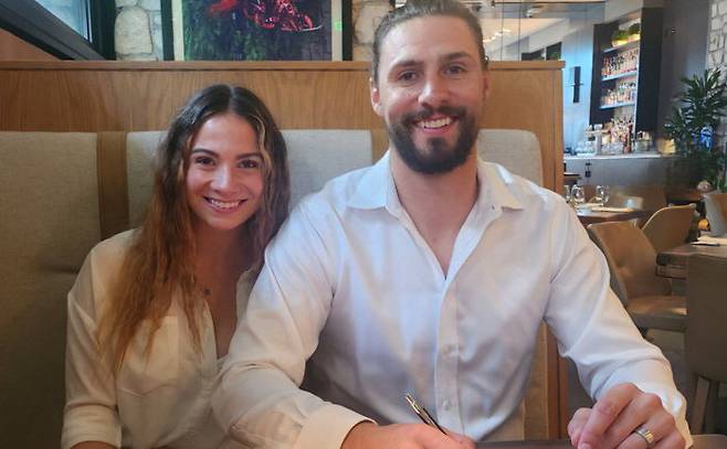 라이언 와이스와  그의 아내 브룩. 한화 이글스 제공