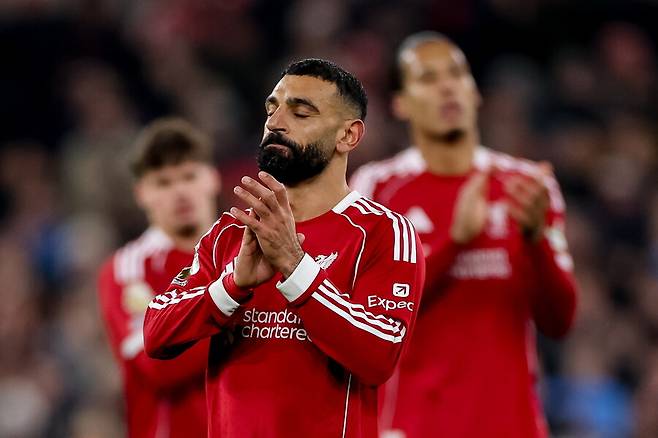 ▲ 리버풀의 모하메드 살라(사진 맨 위)는 올 시즌 극심한 부진에 시달리는 중이다. 아르네 슬롯(사진 가운데) 감독과 불화설까지 확산 중이다. 인테르 밀란전에서 결승골을 넣은 도미닉 소보슬러이(사진 맨 아래). ⓒ연합뉴스/EPA/AFP/AP