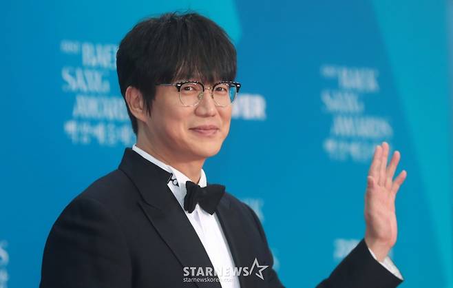 [서울=뉴시스] 김혜진 기자 = 가수 성시경이 5일 오후 서울 강남구 코엑스에서 열린 제61회 백상예술대상 시상식에서 포즈를 취하고 있다. 2025.05.05. jini@newsis.com /사진=김혜진