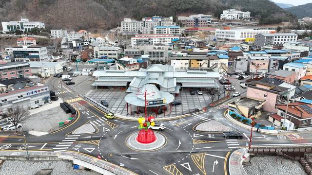 청송전통시장 오거리 회전교차로. 청송군 제공