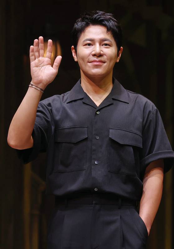 배우 이규형이 9일 서울 서초구 예술의전당 CJ토월극장에서 열린 연극 '셰익스피어 인 러브' 기자간담회에서 포즈를 취하고 있다. 〈사진=연합뉴스〉