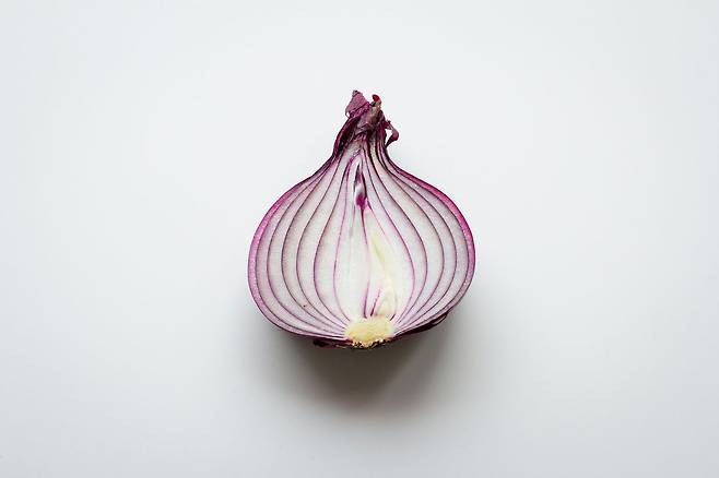 양파로 냄새 잡는 법. 언스플래쉬