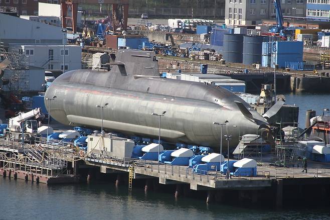 독일 Type 212A급 SSK(비원자력 공격 잠수함). 세계 최고 수준의 비원자력 잠수함 수출 모델. 수소 연료 전지를 장착해 수 주일간 수중 잠항이 가능하며, 소음이 거의 없는 것이 특징이다. / Bjoertvedt, Wikimedia Commons, CC-BY-SA-3.0