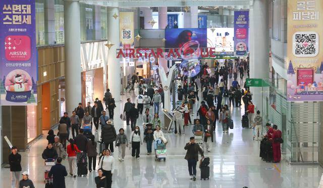 3일 인천국제공항 제1여객터미널 면세 구역 모습. 뉴시스