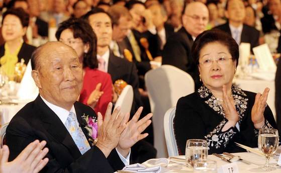 문선명 총재는 자선전 출판기념회에서 설교에 가까운 강연을 했다. 아흔 살 나이라고 믿기지 않을 만큼 목청이 쩌렁쩌렁했다. 중앙포토