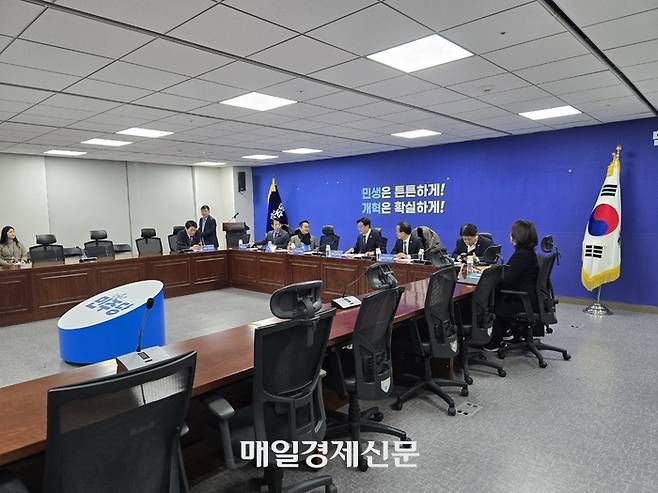 11일 국회의원회관에서 디지털자산 제도화 2단계 입법을 위한 민주당 디지털자산 TF(태스크포스) 회의가 열리고 있다. [사진=안갑성 기자]