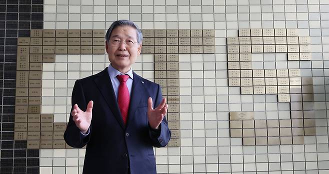 감경철 CTS 기독교TV 회장이 9일 서울 노량진 사옥에서 매일경제와 인터뷰하고 있다. [이승환기자]