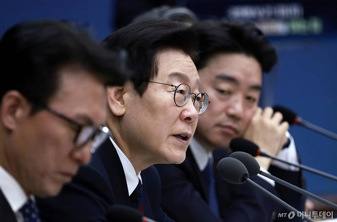 [세종=뉴시스] 최동준 기자 = 이재명 대통령이 11일 세종시 정부세종컨벤션센터에서 열린 '희망찬 농업·농촌, 모두가 행복하게 일하는 나라' 농림축산식품부(농촌진흥청·산림청)-고용노동부 업무보고에서 발언하고 있다. 2025.12.11. photocdj@newsis.com /사진=최동준