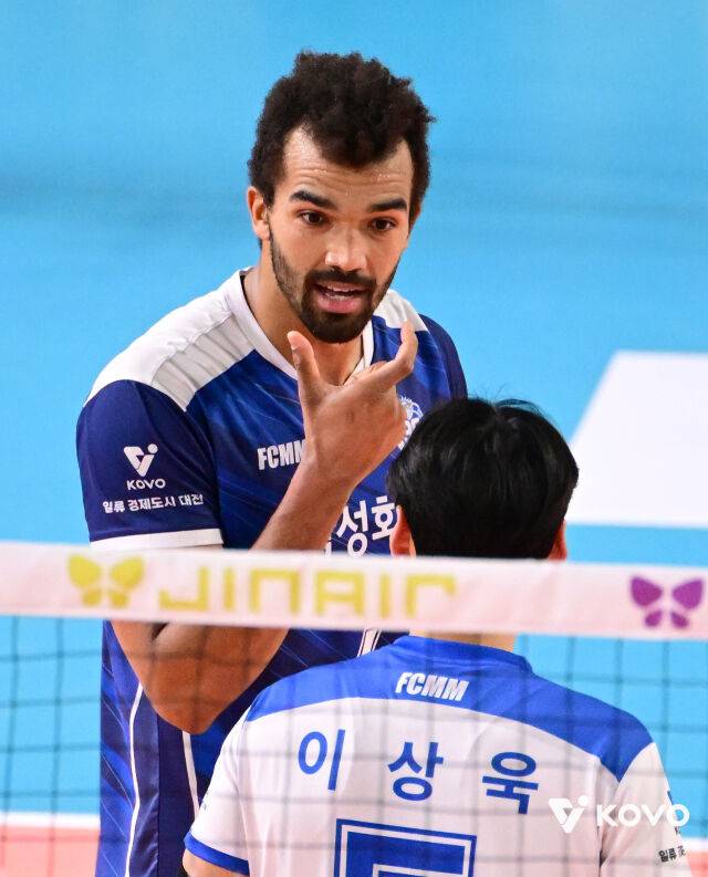 중요한 순간 부진한 아히./KOVO