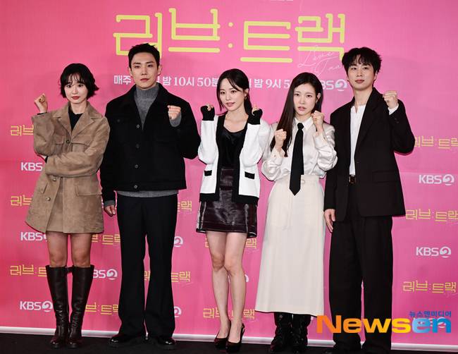 방효린, 이준, 배윤경, 김아영, 문동혁