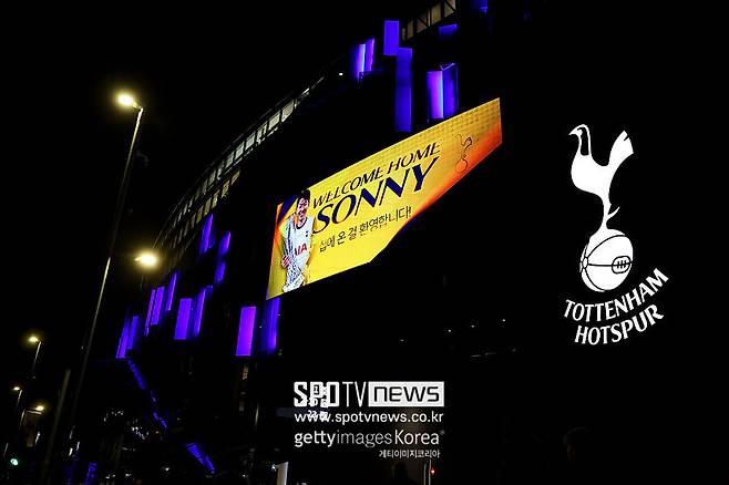 ▲ 토트넘은 “손흥민이 남긴 유산을 기념하기 위한 공식 벽화”라 발표했고 팬들은 이 소식과 함께 온라인상에서 “벽화만으로 부족하다. 동상을 세워라”라는 반응까지 쏟아냈다. 이미 팬들 사이에서 손흥민은 ‘아이콘’이며 구단 역사에 각인된 존재였다.