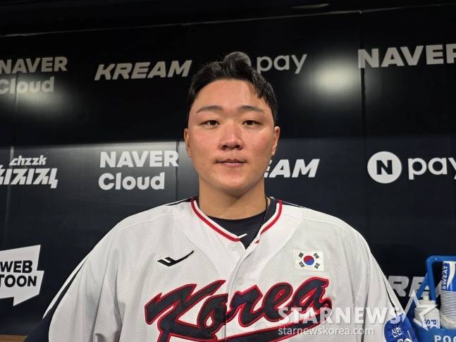 이재원이 지난 11월 8일 서울 고척스카이돔에서 열린 체코 야구 국가대표팀과 평가전을 마치고 취재진과 인터뷰하고 있다. /사진=김동윤 기자