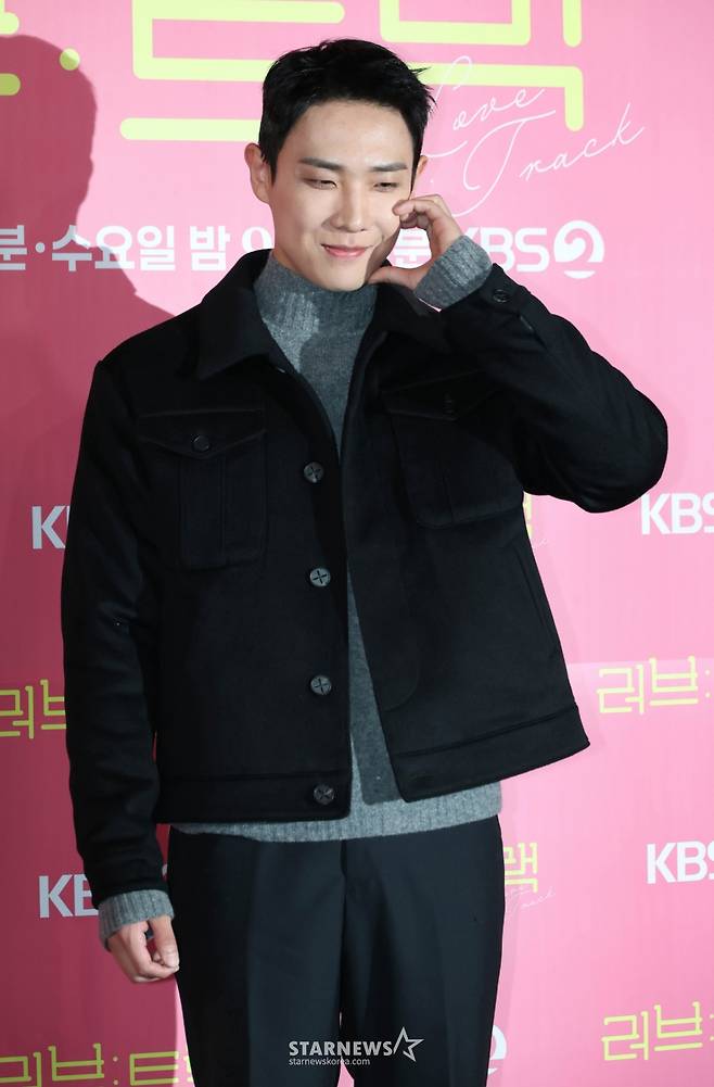 배우 이준이 11일 오후 서울 영등포구 타임스퀘어 CGV영등포점에서 진행된 2025 KBS 2TV 단막 프로젝트 '러브 : 트랙' 제작발표회에 참석해 포즈를 취하고 있다. /2025.12.11 /사진=이동훈 photoguy@