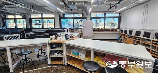 경기상상캠퍼스에 마련돼 있는 디자인스튜디오의 모습. 신연경기자