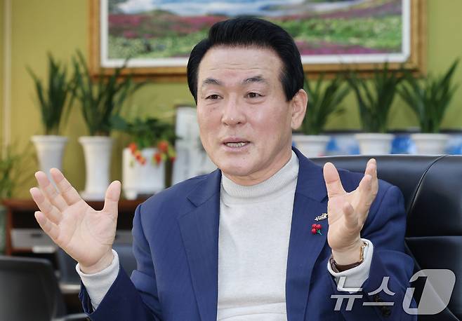 백성현 논산시장이 뉴스1과 인터뷰를 하고 있다. ⓒ News1 김기태 기자