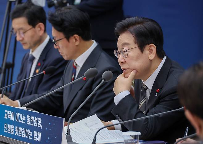 이재명 대통령이 12일 세종시 정부세종컨벤션센터에서 열린 부처 업무보고에서 발언하고 있다./연합뉴스