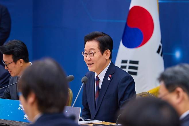 이재명 대통령이 11일 세종시 정부세종컨벤션센터에서 열린 '2026년 대도약하는 경제, 신뢰받는 데이터' 기획재정부(국세청·관세청·조달청)-국가데이터처 업무보고에서 발언하고 있다. (대통령실 제공. 재판매 및 DB 금지) 2025.12.11/뉴스1 ⓒ News1 이재명 기자 /사진=뉴스1