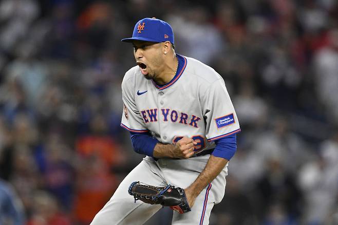 <yonhap photo-2925="">LA 다저스로 이적한 에드윈 디아즈. (AP Photo/Nick Wass)/2025-04-27 09:31:37/ <저작권자 ⓒ 1980-2025 ㈜연합뉴스. 무단 전재 재배포 금지, AI 학습 및 활용 금지></yonhap>