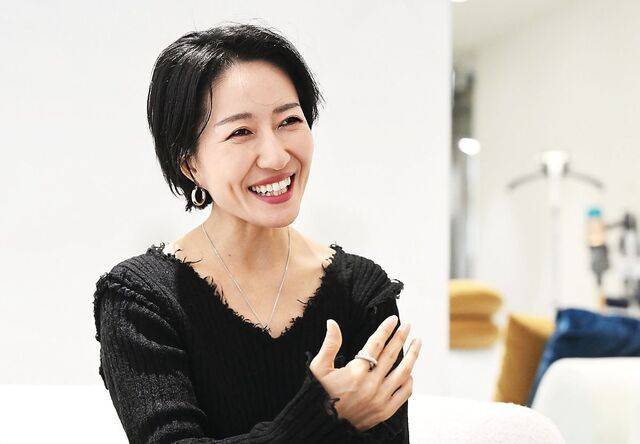 최희승씨가 가장 좋아하는 패션 아이템은 재킷이다. 왜소한 어깨를 보완하면서 시크한 스타일을 완성하는 데 적격이기 때문이다. 최씨는 “어깨 각이 살아있는 블랙 재킷이 가장 좋다”며 “관에 들어갈 때도 재킷을 입은 채로 묻힐 것”이라며 웃었다. 권현구 기자