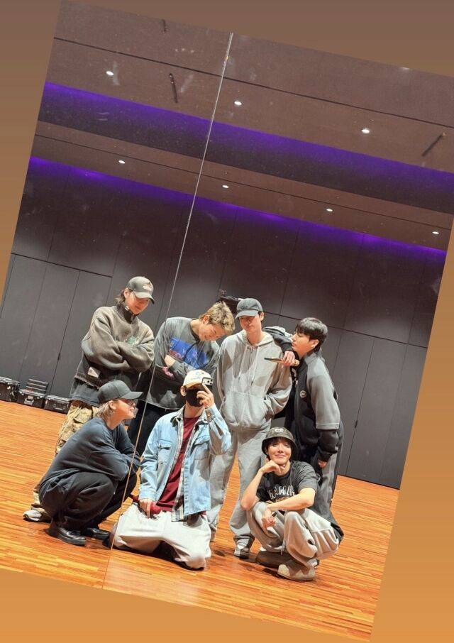 그룹 방탄소년단에 연습실 인증샷을 남겼다. / 뷔 인스타그램