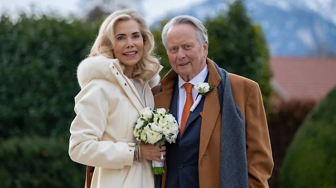 가브리엘레 추 라이닝겐(62)과 볼프강 포르셰(82)가 결혼식을 올렸다 [포르쉐]