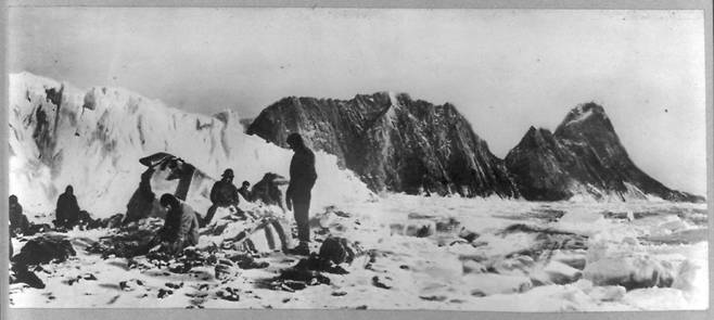 엘리펀트섬에서의 섀클턴 탐험대, 1916, 미국 의회 도서관 [언더우드 앤 언더우드]
