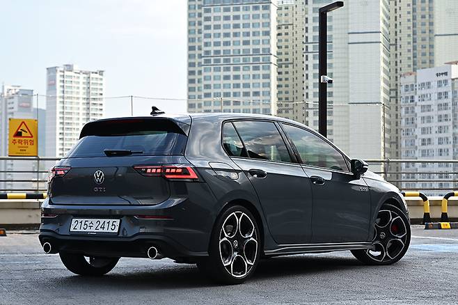 폭스바겐 골프 GTI. 사진: 김학수 기자