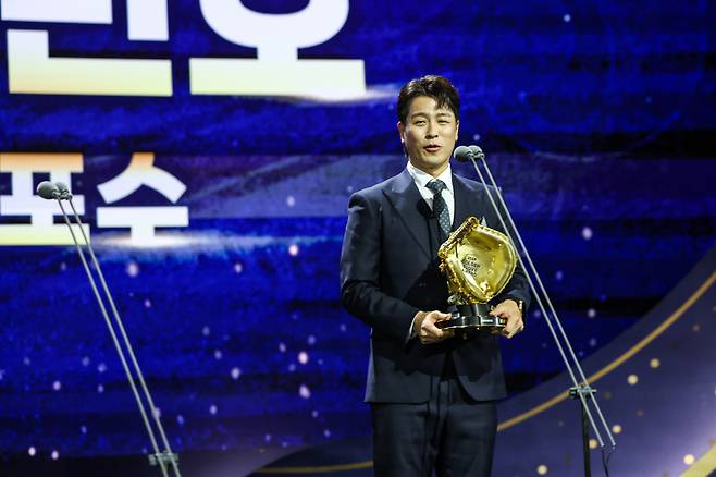 지난해 골든글러브 시상식에서 소감을 말하는 강민호. 삼성라이온즈 제공