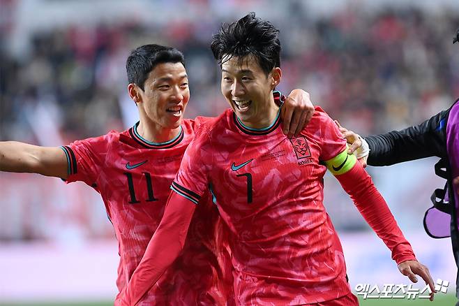 2026 국제축구연맹(FIFA) 북중미 월드컵에서 대한민국이 개최국 멕시코를 제치고 A조 1위를 차지할 것이라는 흥미로운 전망이 제기됐다. 도노반은 멕시코에 세계적인 수준의 선수가 부족한 점을 꼬집으면서 A조의 유력한 1위 후보로 한국을 지목했다. 엑스포츠뉴스DB