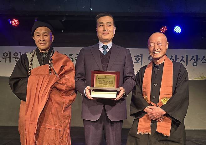 지난달 불교계 인권공로상 받은 박정훈 대령 [연합뉴스 자료사진]