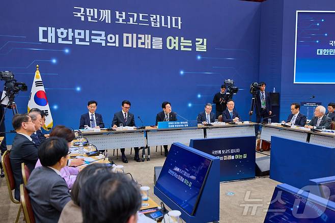 이재명 대통령이 12일 세종시 정부세종컨벤션센터에서 열린 교육부·국가교육위원회·법제처 업무보고에서 발언하고 있다. (대통령실 제공. 재판매 및 DB 금지) 2025.12.12/뉴스1 ⓒ News1 이재명 기자