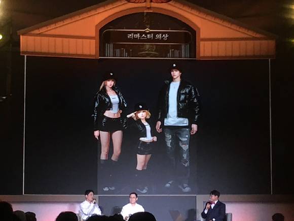 그래픽 리마스터와 동시에 출시될 현대 콘셉트 의상.[사진=문영수 기자]