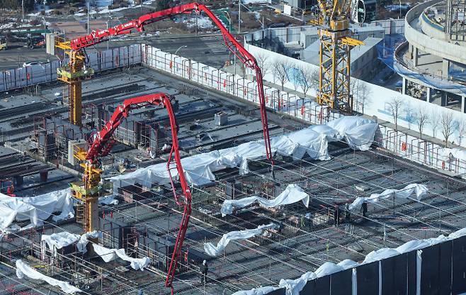 현대건설은 올해 정비사업 수주 10조원을 달성했다. 사진은 인천 연수구 송도신도시 아파트 공사현장 모습. /사진=뉴스1