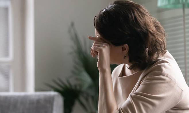 주요 우울장애는 우울한 기분과 흥미 상실이 주요 증상으로 학업과 직장생활뿐 아니라 자살에 이르는 주요 원인으로 꼽힌다. 게티이미지뱅크