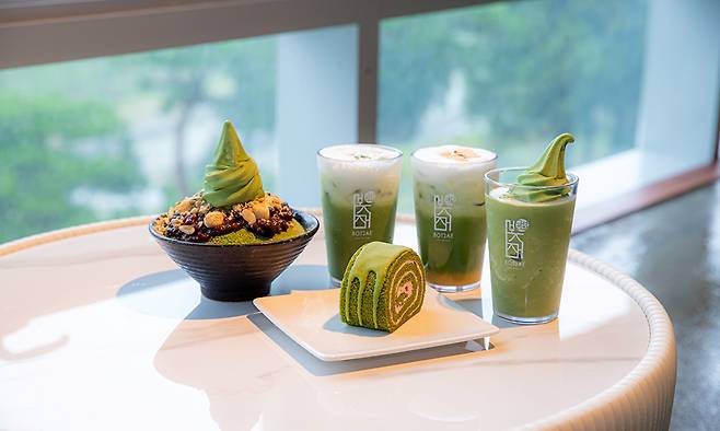 대한민국 녹차수도 보성이 ‘보성차의 제2 부흥기’를 향한 본격적인 도약에 나서고 있다. 사진은 봇재 ‘그린다향’ 카페에서 판매하는 보성 말차 제품. 보성군 제공