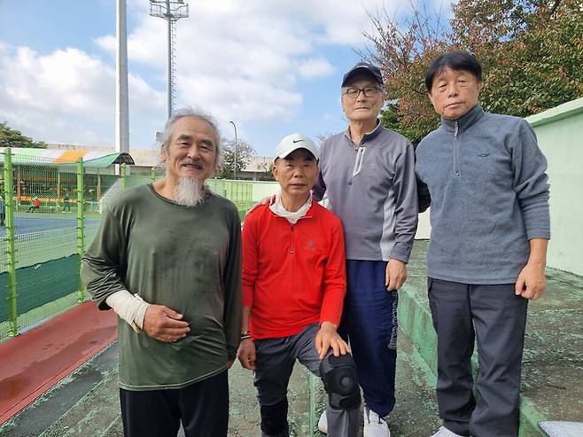 시인과 교수와 철학자들인 참가자