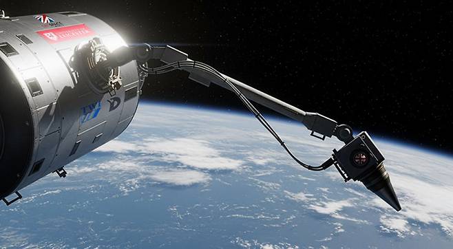 지구 궤도에서 용접 작업을 준비 중인 로봇 팔 상상도. 우주에서 용접을 하게 되면 내부 공간이 넓은 우주정거장을 비교적 쉽게 만들 수 있다.  레스터대 제공