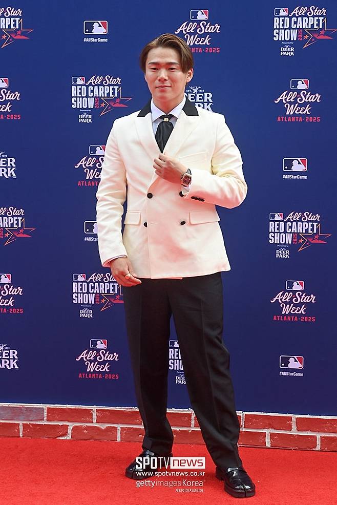 ▲ 보그가 꼽은 야마모토 요시노부 올해 최고의 룩. 올스타게임 레드카펫.