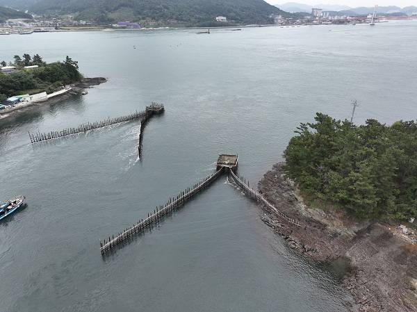 사천시 삼천포 죽방렴 전경.