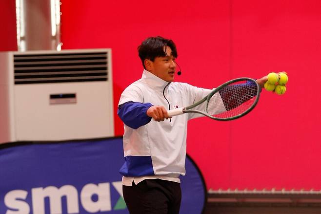 테니스 일타 강사로 변신한 박의성