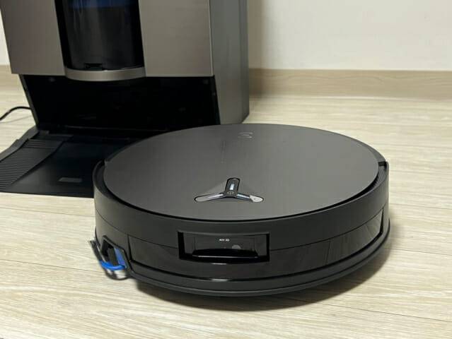 에코백스 로봇청소기 '디봇 X11' (사진=지디넷코리아 신영빈 기자)