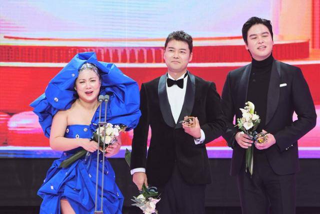 코미디언 박나래의 논란이 길어지는 가운데 '팜유 남매인 전현무 박나래 이장우가 출연하는 신규 예능 '팜유트립'이 끝내 무산된 것으로 확인됐다. MBC 제공