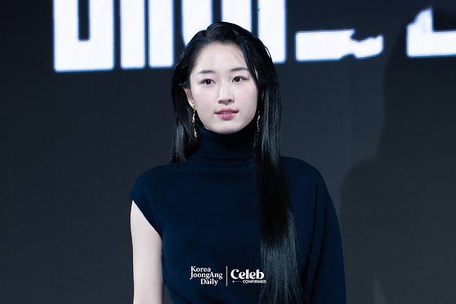 Actor Won Ji-an poses for photos during a press conference for the Disney+ series “Made in Korea” at the Grand InterContinental Seoul Parnas in southern Seoul on Dec. 15. [DANIELA GONZALEZ PEREZ]